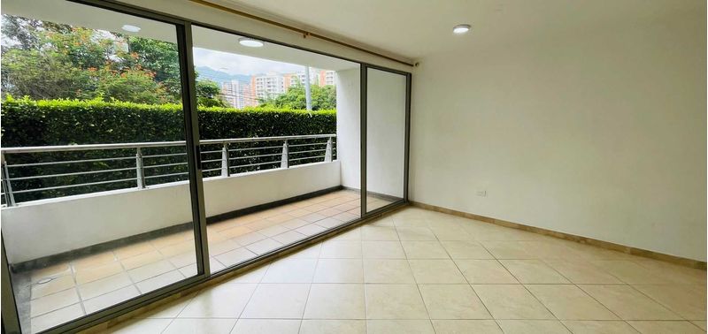 Apartamento en Venta en Medellín, Belén Loma de los Bernal