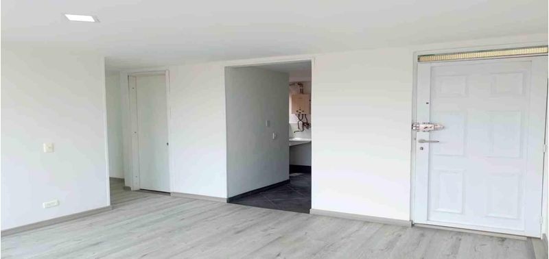 Apartamento en Venta en Madrid, zaragoza-0