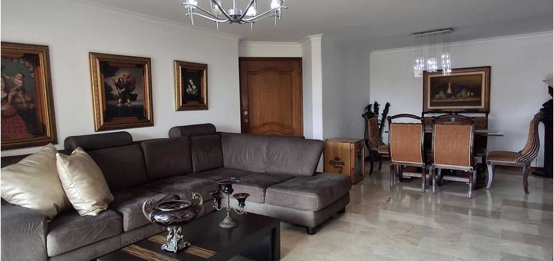 Apartamento en Venta en Medellín, Laureles