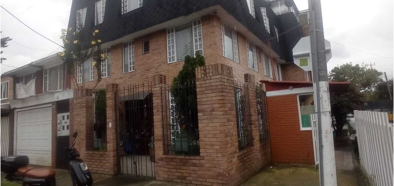 Casa en Venta en Bogotá, D.C., La Esmeralda-0