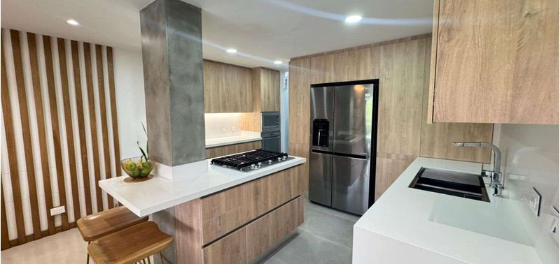 Casa en Venta en Envigado, Alto De Palmas-1