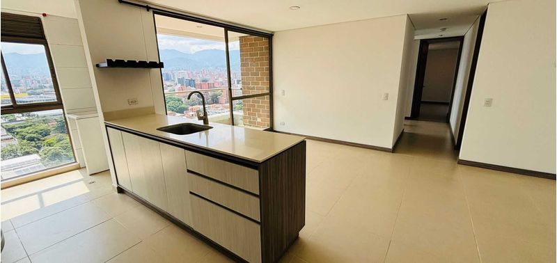 Apartamento en Venta en Medellín, Suramericana-1