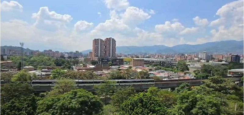 Apartamento en Venta en Medellín, Los Libertadores-1