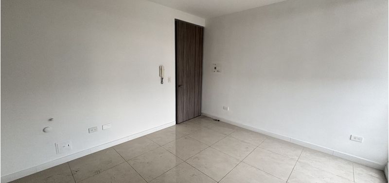 Oficina en Venta en Bogotá, D.C., Pontevedra-0