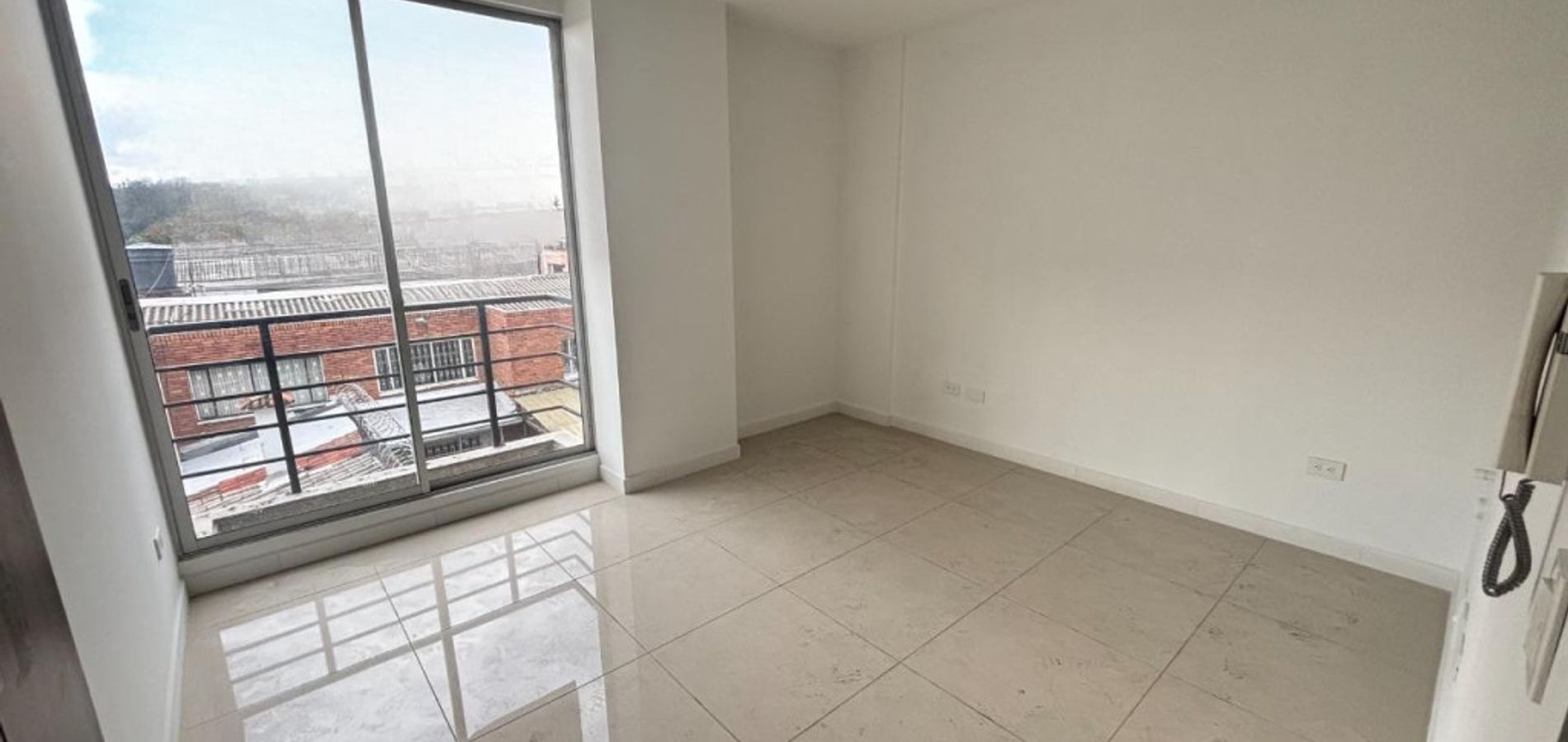 Oficina en Venta en Bogotá, D.C., Pontevedra-1