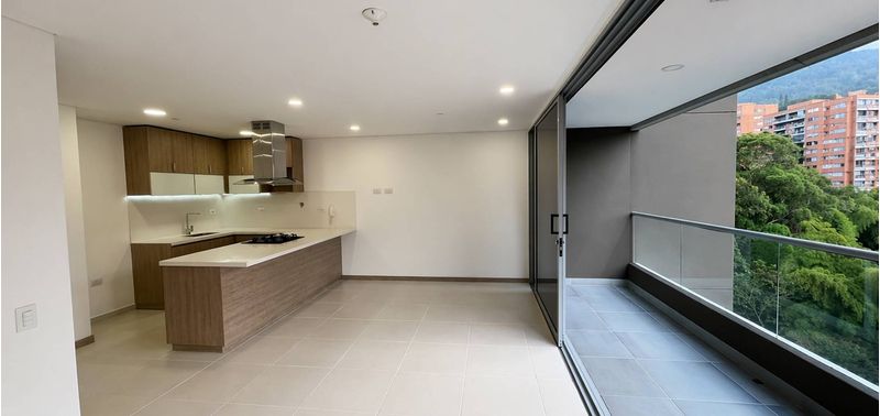 Apartamento en Venta en Envigado, Cumbres-0