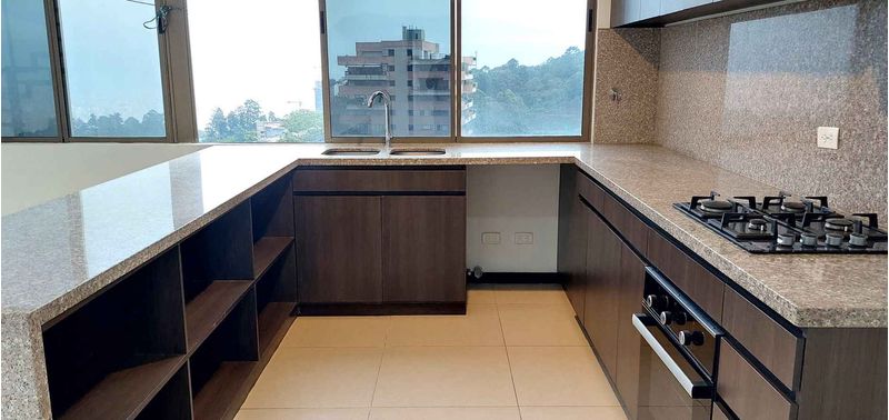 Apartamento en Venta en Medellín, Altos del Poblado-3