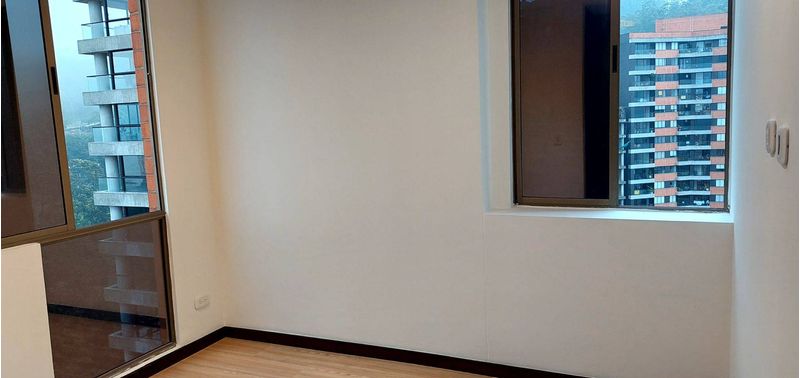 Apartamento en Venta en Medellín, Altos del Poblado-17