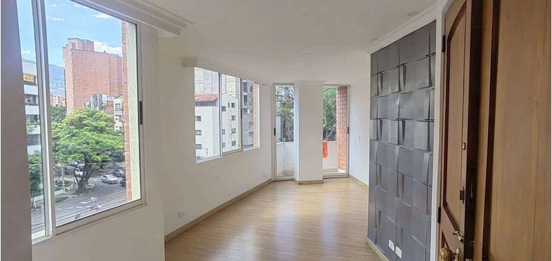 Apartamento en Venta en Medellín, Laureles-2