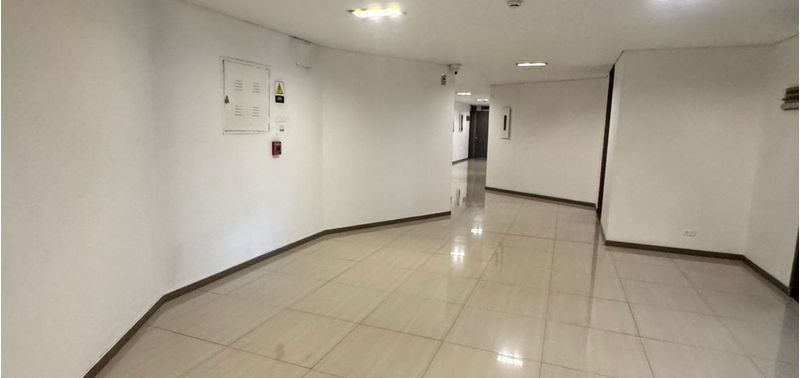 Oficina en Venta en Bogotá, D.C., Los Rosales-1