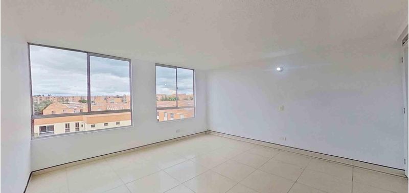 Apartamento en Venta en Madrid, zaragoza-0