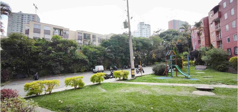 Apartamento en Venta en Sabaneta, Tres Esquinas-0