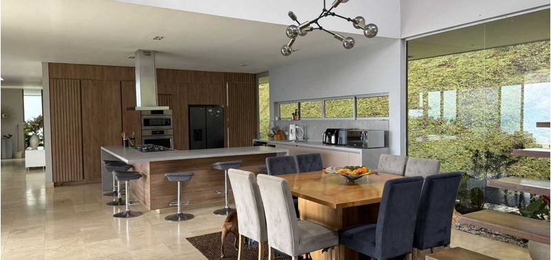 Casa en Venta en Envigado, Alto De Palmas-1