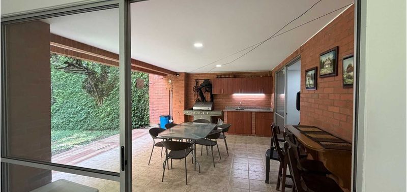 Casa en Venta en Envigado, Benedictinos-21