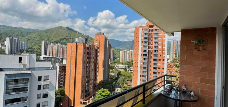 Apartamento en Venta en Medellín, Belén Loma de los Bernal
