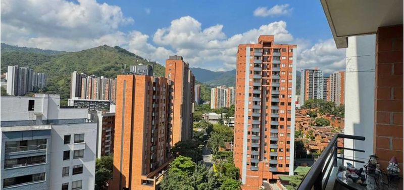 Apartamento en Venta en Medellín, Belén Loma de los Bernal-0