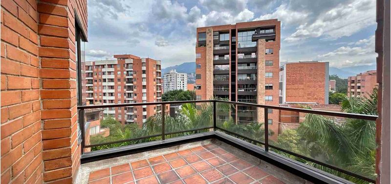 Apartamento en Venta en Medellín, Laureles - Estadio-0