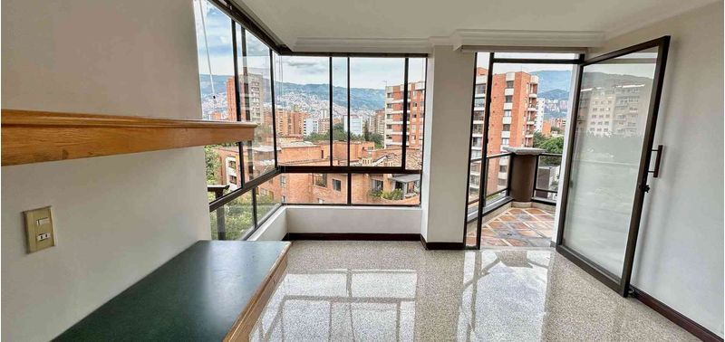 Apartamento en Venta en Medellín, Laureles - Estadio-1