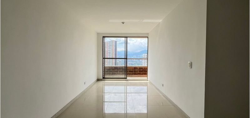 Apartamento en Venta en Medellín, Las Lomas-0