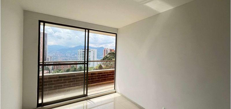 Apartamento en Venta en Medellín, Las Lomas-2