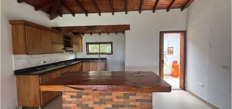 Casa en Venta en Medellín, Santa Elena-1