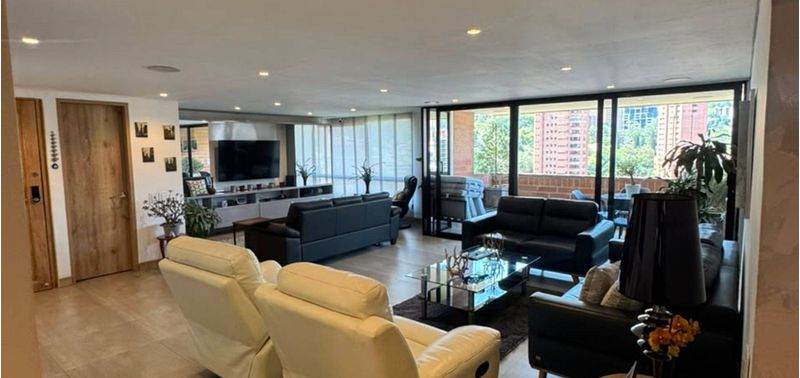 Apartamento en Venta en Medellín, Las Lomas-0