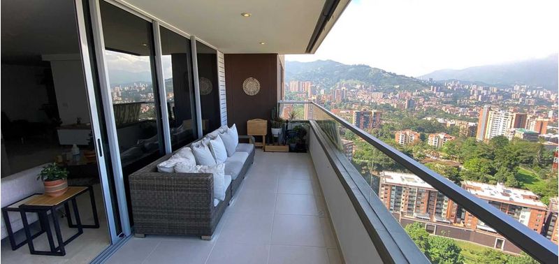Apartamento en Venta en Envigado, Cumbres-0