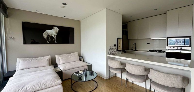 Apartamento en Venta en Medellín, Altos del Poblado-0