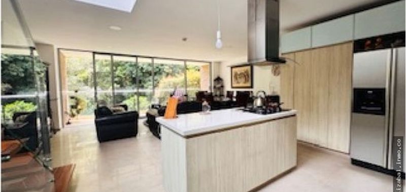 Casa en Venta en Envigado, San Lucas-2