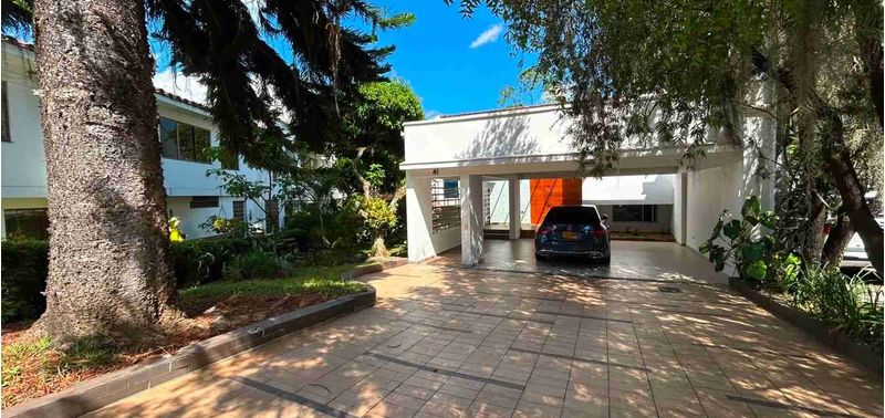Casa en Venta en Medellín, El Poblado-14