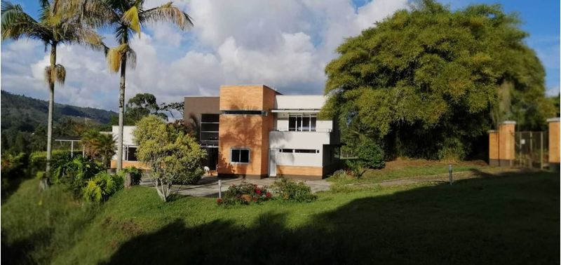 Casa en Venta en Guarne, San Miguel-0