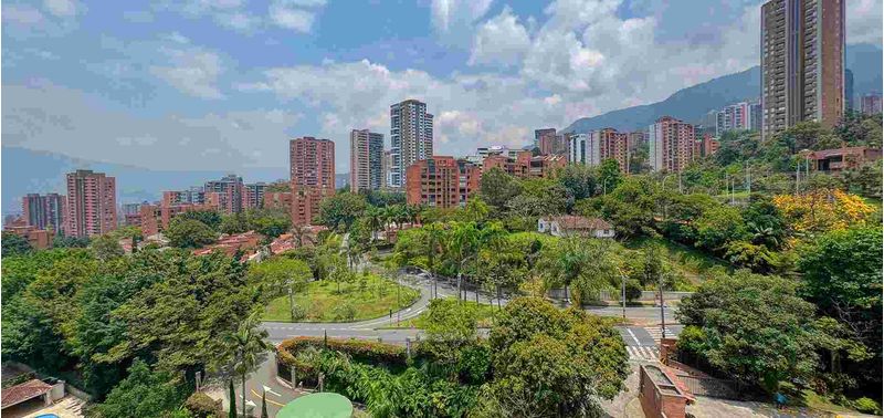 Apartamento en Venta en Medellín, Los Balsos-1