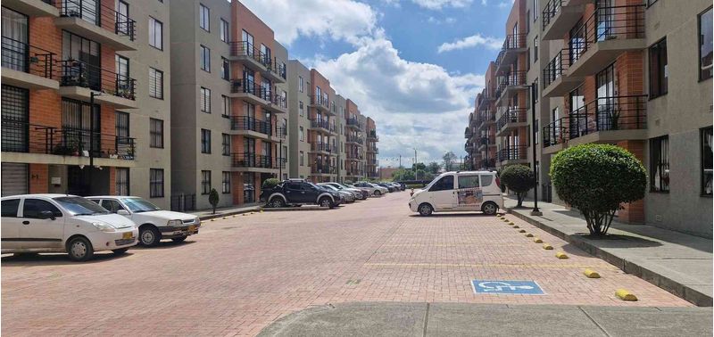 Apartamento en Venta en Bogotá, D.C., Altos de Madrid-19
