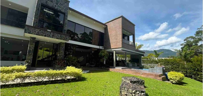 Casa en Venta en Envigado, Loma Del Escobero-1
