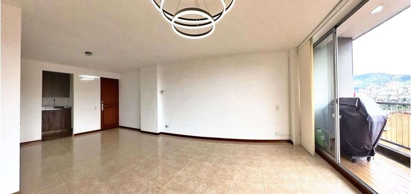 Apartamento en Venta en Envigado, Jardines-0