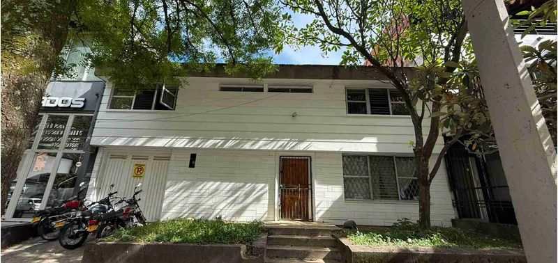 Casa en Venta en Medellín, Laureles-0
