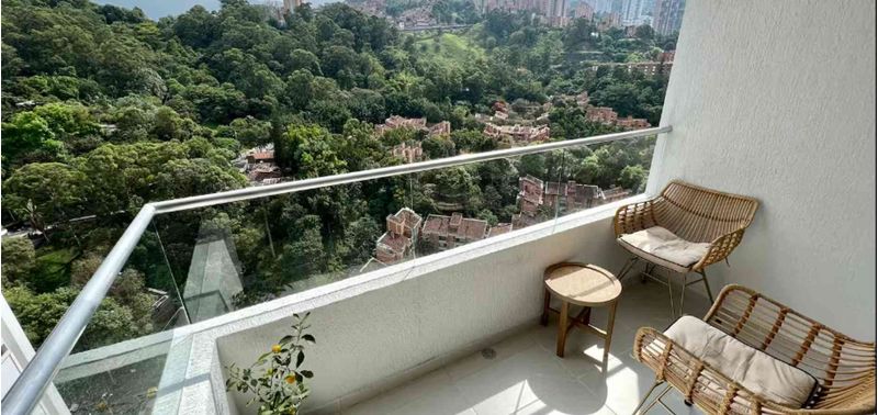 Apartamento en Venta en Medellín, Colinas de La Candelaria-0