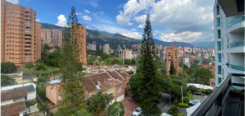 Apartamento en Venta en Medellín, Altos del Poblado-0
