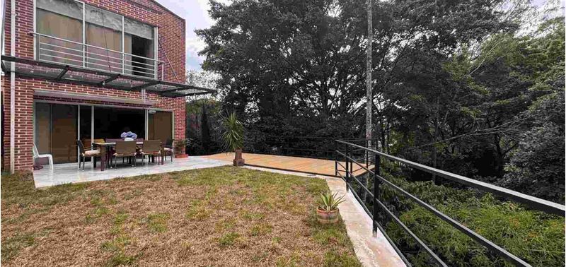Casa en Venta en Envigado, San Lucas-2