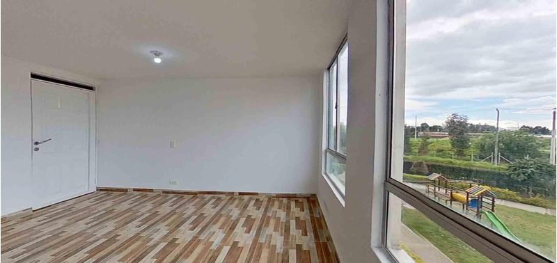 Apartamento en Venta en Madrid, zaragoza-0
