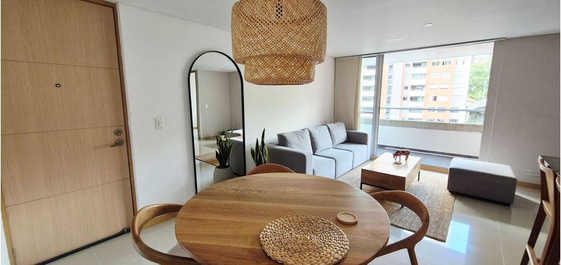 Apartamento en Venta en Envigado, Cumbres-0