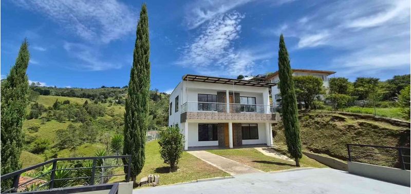 Casa en Venta en Medellín, Belén Altavista