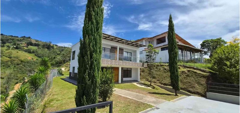 Casa en Venta en Medellín, Belén Altavista-2