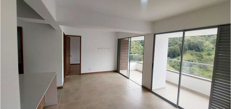 Apartamento en Venta en Sabaneta, Tres Esquinas-0