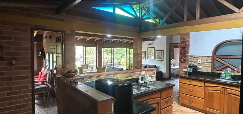 Casa en Venta en Medellín, Laureles-0