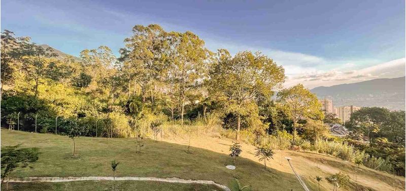 Apartamento en Venta en Medellín, Altos del Poblado-14