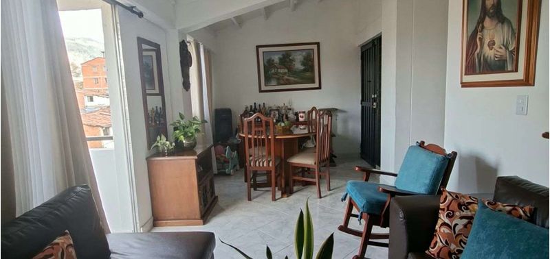 Apartamento en Venta en Bello, Florencia-0