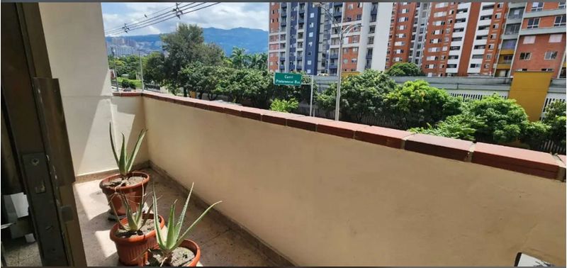 Apartamento en Venta en Medellín, Estadio-0