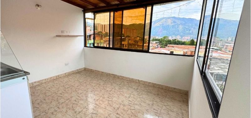 Casa en Venta en Medellín, Florencia-0