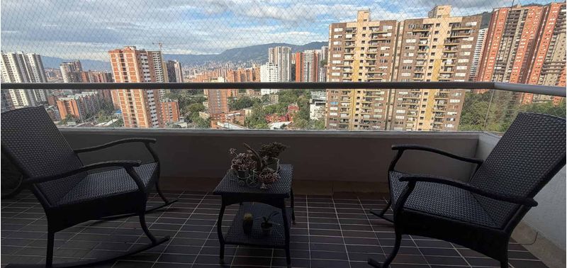 Apartamento en Venta en Sabaneta, Tres Esquinas-0